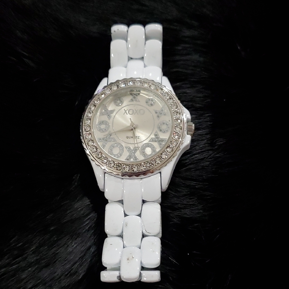 XOXO Women's Silver and White Crystal Watch - Picture 2 of 8